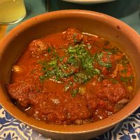 Albondigas con salsa de tomate y verduras at Hakuna Matata Veggie in Madrid