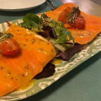 focaccia con no-salmón at Hakuna Matata Veggie in Madrid