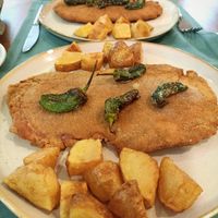 No cachopo con patatas y pimientos del padrón. at Hakuna Matata Veggie in Madrid