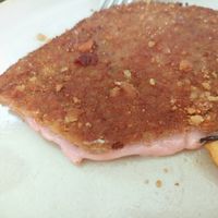 Con sabor a queso y jamón York por dentro. at Hakuna Matata Veggie in Madrid