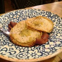 Huevos rotos con no jamón. ¡Espectaculares! Un sí a compartir at Hakuna Matata Veggie in Madrid