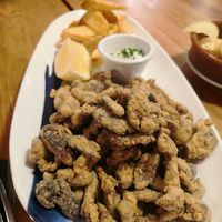 Chopitos de shitake. No están conseguidos. Están buenos, obvio, pero saben totalmente a seta no a chopitos at Hakuna Matata Veggie in Madrid