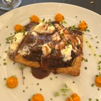 Pie filled with rabo de toro and cheese sauce 15,90€ at Hakuna Matata Veggie in Madrid