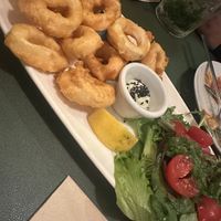 Calamari with sauce and salad   at Hakuna Matata Veggie in Madrid