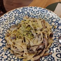 tagliatelle con setas y pistachos at Hakuna Matata Veggie in Madrid