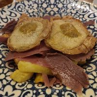 Huevos rotos con jamón at Hakuna Matata Veggie in Madrid