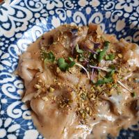 Ravioli de setas y trufa con salsa de foie y viruta de pistachos at Hakuna Matata Veggie in Madrid