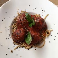 Albóndigas de lentejas rojas/red lentils balls at Hakuna Matata Veggie in Madrid