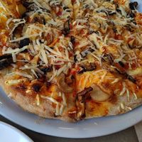 Vegan Pizza at Hakuna Matata Veggie in Madrid