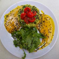 Tartar de quinoa,  aguacate y mango at Hakuna Matata Veggie in Madrid
