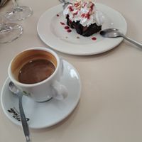 Chocolate tart with pear and coffee with almond milk at 22.2 Pizza al Taglio in Zaragoza