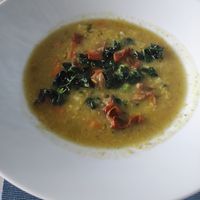 Dahl di lenticchie rosse, croccante di Fu e cavolo nero at Apriti Sesamo Cucina Naturale Bioenegetico in Parma