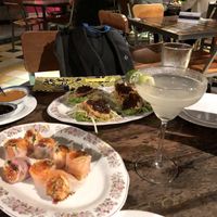 Starters: vietnamese rolls & tofu w. papaya chuttney at Paralelo Diecesiete 17 in Medellin