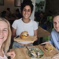 Wonderful Queen Cocina 👸 with best hamburger in our life🥰🥰🥰 at Vegan Queen in Murcia