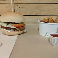 jamaica no problem burger at Vegan Queen in Murcia