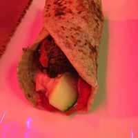 Egenbyggd wrap at Juicy in Lisbon
