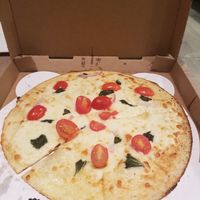 Margherita DaVinci with added fresh garlic and red onion. 😋 at Pieology in Florence