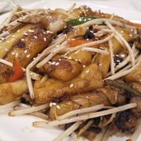 Rice noodle rolls in XO sauce at Three Virtues 三德食品 - North Point in Hong Kong Island