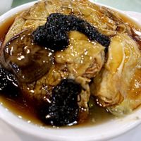 Tofu rolls with mushroom and black moss at Three Virtues 三德食品 - Jordan in Kowloon