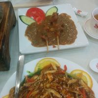 Chicken skewers with satay sauce at Three Virtues 三德食品 - Jordan in Kowloon