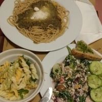 Spaghetti with vegan parmesan and salad from the salad buffet bar at Biocenter - Pintor Fortuny in Barcelona