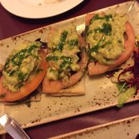 bruschetta with tomatoes, guacamole and pesto at Biocenter - Pintor Fortuny in Barcelona