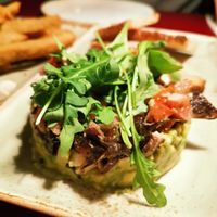 Entrance : avocado, tomatoes, onions, seaweed, arugula, quinoa at Biocenter - Pintor Fortuny in Barcelona