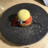 Apple crumble with mango sorbet   at Ike's Bistro in Oranjestad