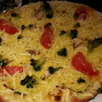 Vegan Pizza with broccoli, courgette, garlic, tomatoes, smoked tofu and really nice vegan cheese! Very delicious!♡ at Da Vinci in Siegen