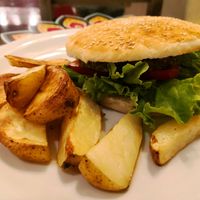 Vegan hamburger with potato wedges at Corazon Contento in San Martin De Los Andes
