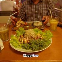 Noodle salad, mmm! at Juicy Jones - Cardenal in Barcelona