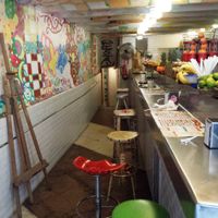 The narrow bar at Juicy Jones - Cardenal in Barcelona