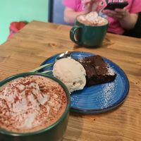 Kakao mit Kokostopping, warmer Brownie mit Vanilleeis. at Bravocados in Tofino