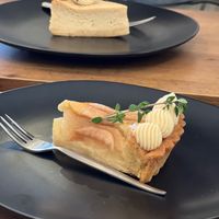 Pear tart and cheese cake at Oteate in Nagoya