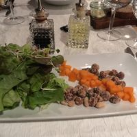 Vegan winter salad starter - with candied nuts and pumpkin at Bären in Wengen