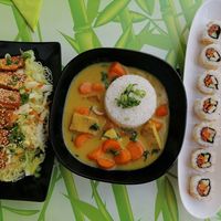 Fried rice noodles with tofu and Vietnamese vegan curry, rice rolls at Wok & Roll in Celje