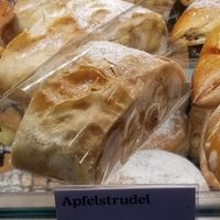 Great apple strudel at Anker - Stephansplatz in Vienna