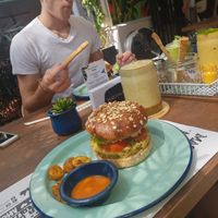 Burger : Vegan reloaded falafel+humus... at Mascabado in Cali