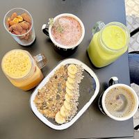 Vegan drinks and charcoal bowl at Eight - The Health Lounge in Lisbon