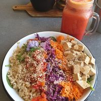 "Asian wonder" + "beet the orange" juice at Eight - The Health Lounge in Lisbon