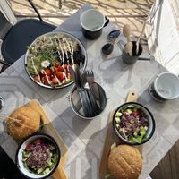 Tofu and tempeh burgers, and quinoa & beans bowl #Veganuary at Eight - The Health Lounge in Lisbon