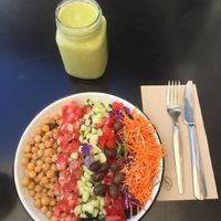 Smoothie and superbowl salad at Eight - The Health Lounge in Lisbon