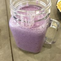 very berry smoothie at Eight - The Health Lounge in Lisbon