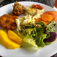 8/11/20 - Meu primeiro almoço em restaurante depois de 7 meses recluso pela pandemia. Na área externa, ao abrir o restaurante. at Botanico Buffet Vegetariano in Porto Alegre
