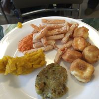 Palitos de cenoura, creme de pimentão, e pire de moranga, todos ótimos at Botanico Buffet Vegetariano in Porto Alegre