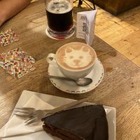 Schokoladenkuchen, Kofola, heiße Schokolade   at Střecha in Prague