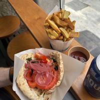 Pita e patatine   at Maoz in Barcelona