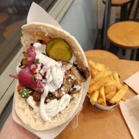 An overfilled pita at Maoz in Barcelona