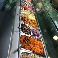 Viel Auswahl und lecker at Maoz in Barcelona