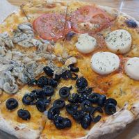 4 seasons Pizza at La Pizzeria Chaitén in Chaiten